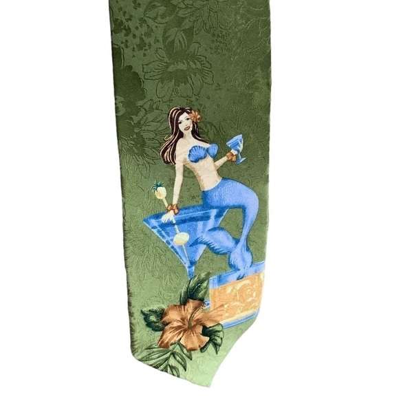 Tommy Bahama Mermaid in Martini Glass Tropical Tie 3 1/2" - Picture 1 of 4